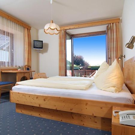Hubertushof Hotel Latschach ober dem Faakersee Room photo