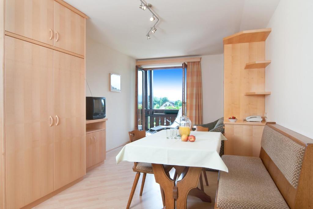 Hubertushof Hotel Latschach ober dem Faakersee Room photo